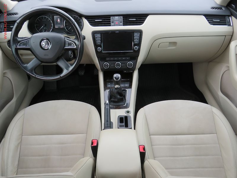 Škoda Octavia (2013) 2.0TDi, Elegance, bixen, navi - fotka 8 z 36
