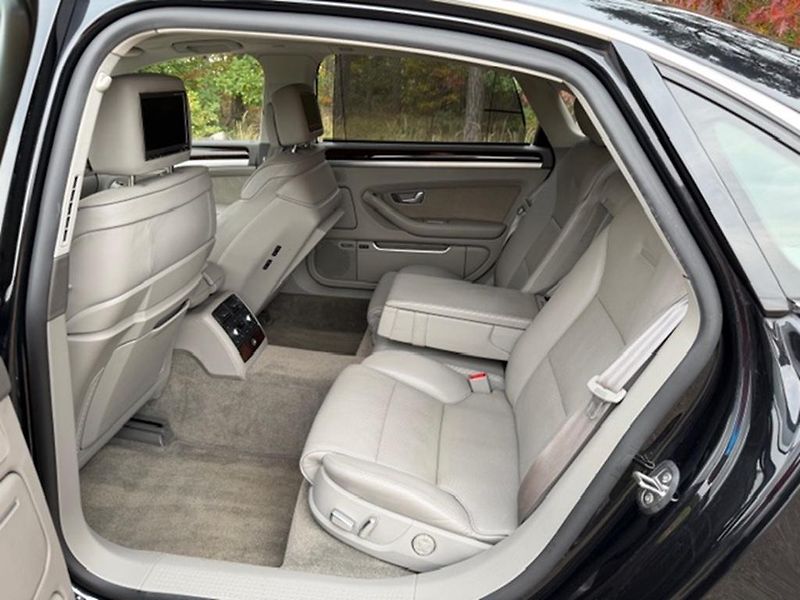 Audi A8 A8 L 4.2 FSI V8, quattro 257kW - fotka 18 z 47