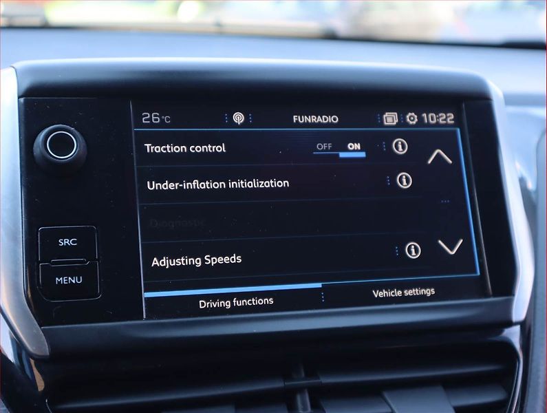 Peugeot 2008 (2019) 1.2 PureTech, Automat, Navi - fotka 21 z 22