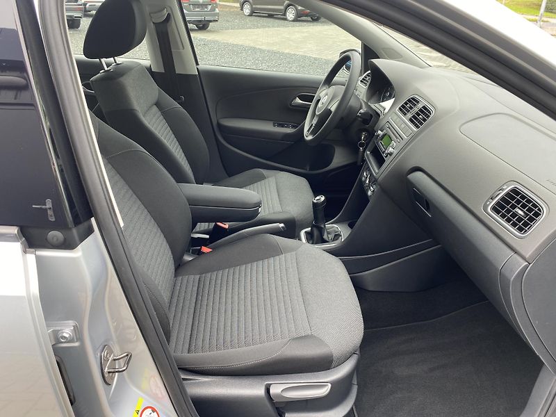 Volkswagen Polo 1.4 MPI 63kW - 1xMAJ.- PDC - fotka 33 z 37