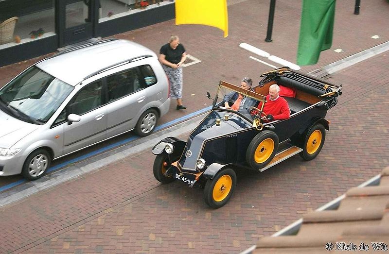 Letos si připomínáme, že před 100 lety byla zahájena výroba vozu Renault NN Torpedo, který je příznivcům motorismu a historie známý také jako Renault 6CV.