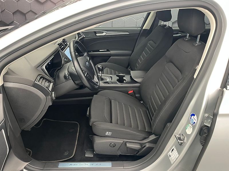 Ford Mondeo 2.0 EB Titanium manuál - fotka 27 z 69