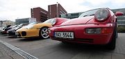 Sraz automobilů Porsche 911, parkoviště u obchodního centra Arkády 18. dubna.