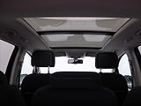 Volkswagen Touran 1,6 TDI Cup Panorama Serv.knih - náhled 17