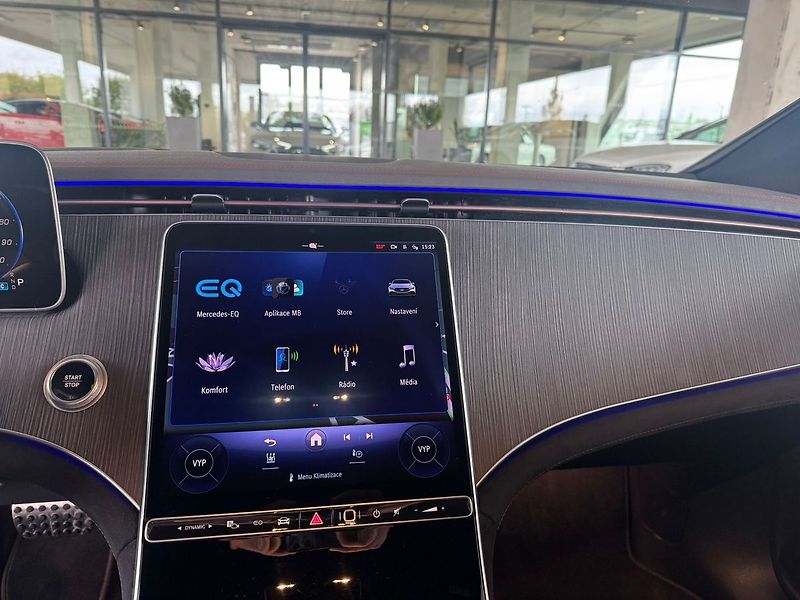 Mercedes-Benz EQE 350 4M Electric Art Edition - fotka 13 z 15