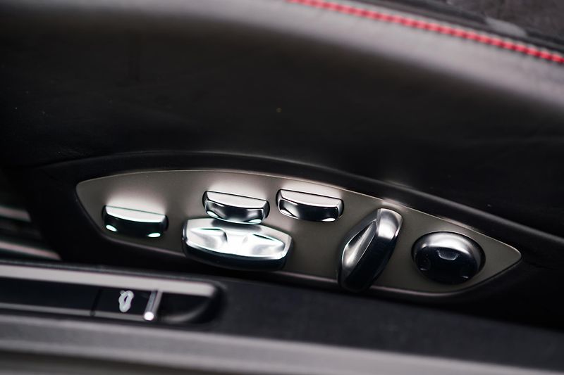 Porsche 911 Carrera 4 GTS Lift 331kWCabrio - fotka 37 z 52
