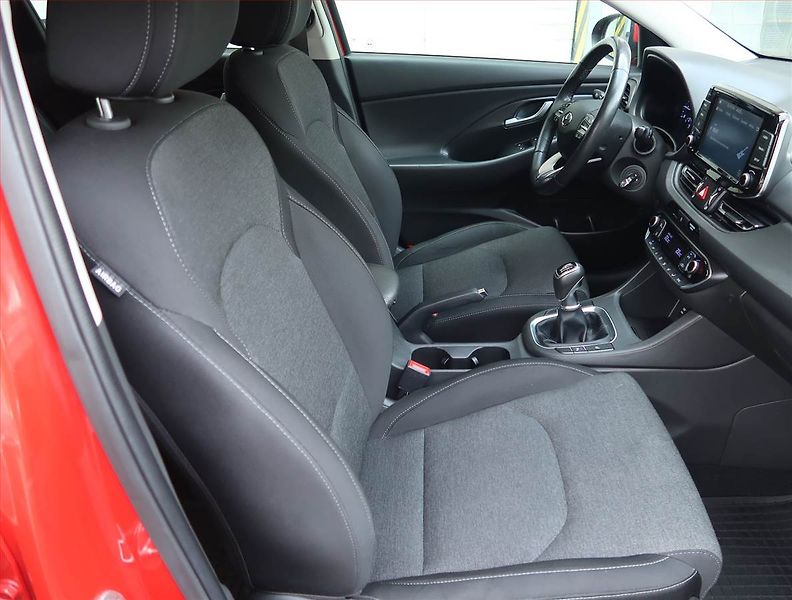 Hyundai i30 (2022) 1.0 T-GDI, ČR,1.maj - fotka 9 z 15