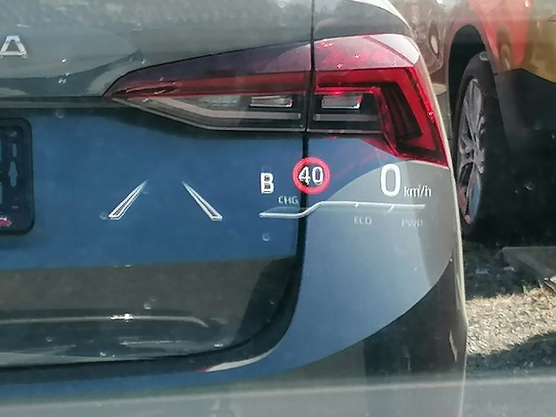 Toyota Corolla (2021) 1.8 Hybrid Executive,Head-up - fotka 16 z 33