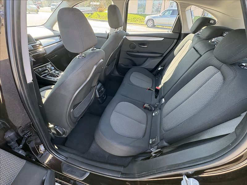 BMW Řada 2 1,5 218i 100kW AT,Led,Navi,PDC - fotka 29 z 37
