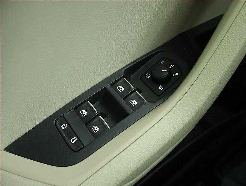 Škoda Karoq (2018) 1.5 TSI - fotka 16 z 17
