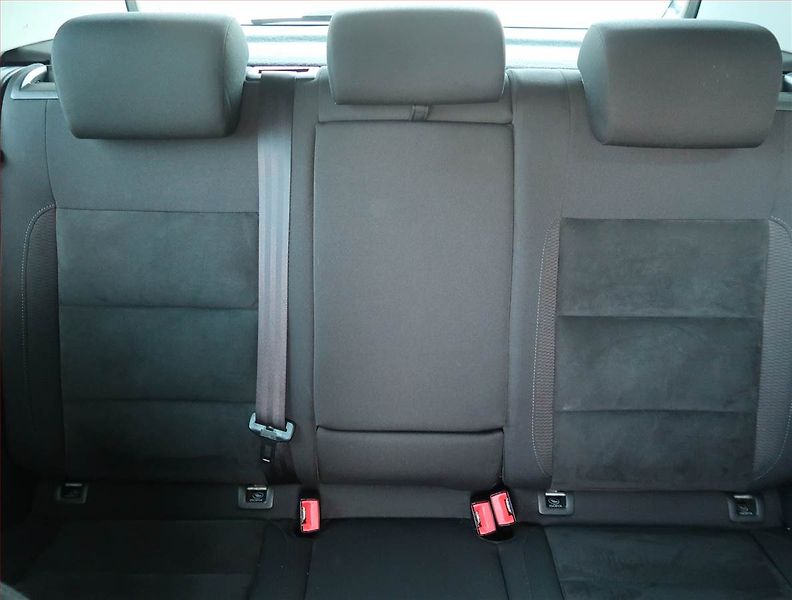 Volkswagen Golf (2012) R-Line 1.6 TDI, Tempomat - fotka 10 z 19
