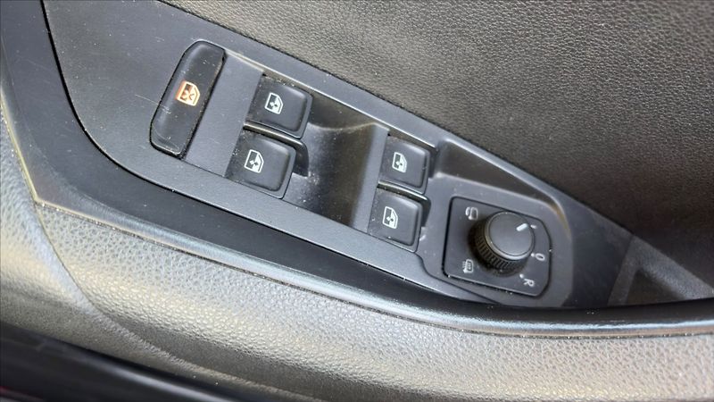 Škoda Karoq 2,0 TDi 110kw DSG 4x4 LED DPH - fotka 16 z 20