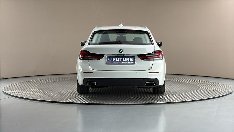 BMW Řada 5 2.0 520d At Touring - fotka 5 z 33