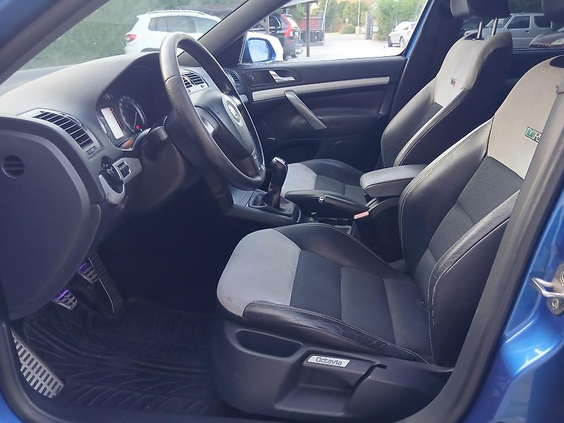 Škoda Octavia 2.0 TFSi RS - fotka 11 z 33