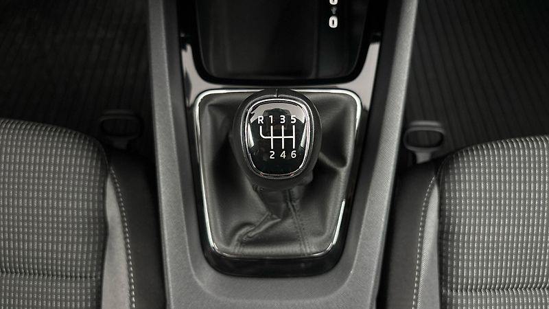 Škoda Octavia 2.0 TDI Ambition Combi - fotka 22 z 24