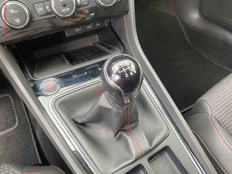 Seat Leon (2019) 1.5 TSi, FR, LED, navi - fotka 16 z 20