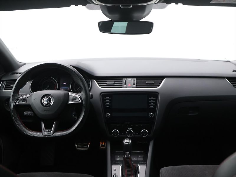 Škoda Octavia RS 2,0 TSI 169kW DSG 1.Maj. - fotka 25 z 33
