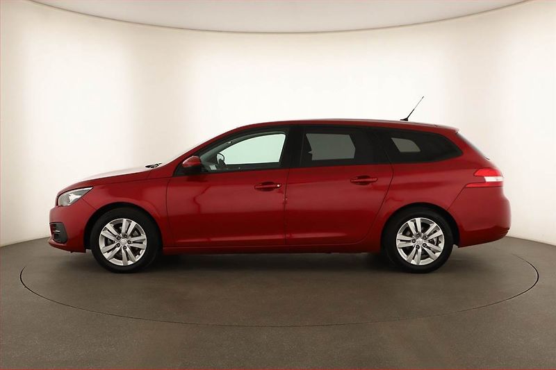 Peugeot 308 (2018) Style 1.2 PureTech, ČR,1.maj - fotka 3 z 13