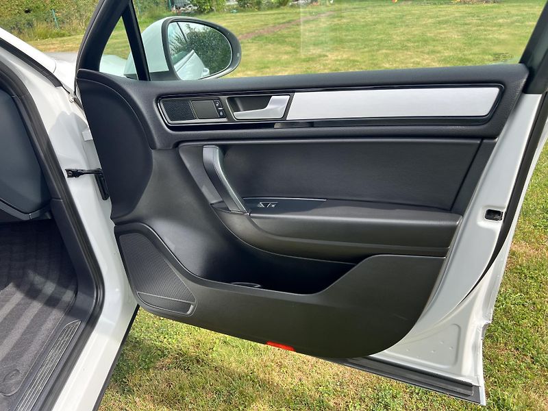 Volkswagen Touareg 3.0TDI 180KW,TZ,KůŽE,ROZVODY!! - fotka 22 z 52