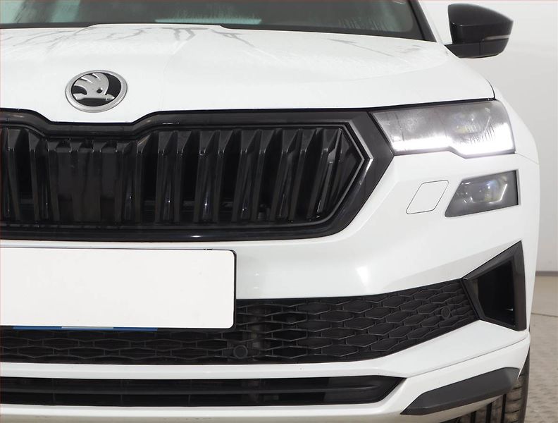 Škoda Karoq (2023) Sportline 1.5 TSI - fotka 16 z 24