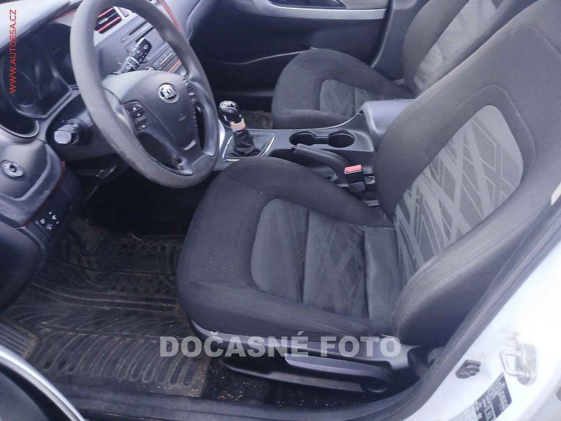 Kia Ceed (2015) 1.6 CRDi, AC, tažné - fotka 2 z 3