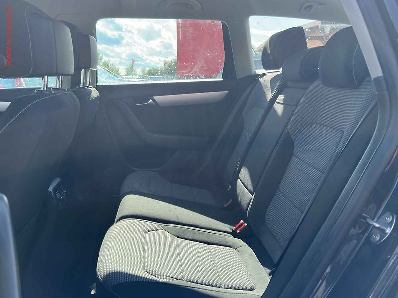 Volkswagen Passat (2013) 2.0TDi 4x4, Bixen, autoAC - fotka 10 z 18