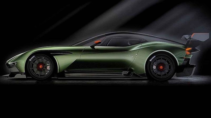 Aston Martin Vulcan homologovaný pro silniční využití.
