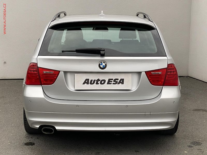 BMW Řada 3 (2008) 2.0D 320d xDrive, Bixen - fotka 5 z 17