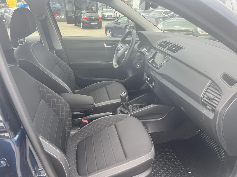 Škoda Fabia 1.0TSi 70kw KAMERA TEMPOMAT - fotka 33 z 43