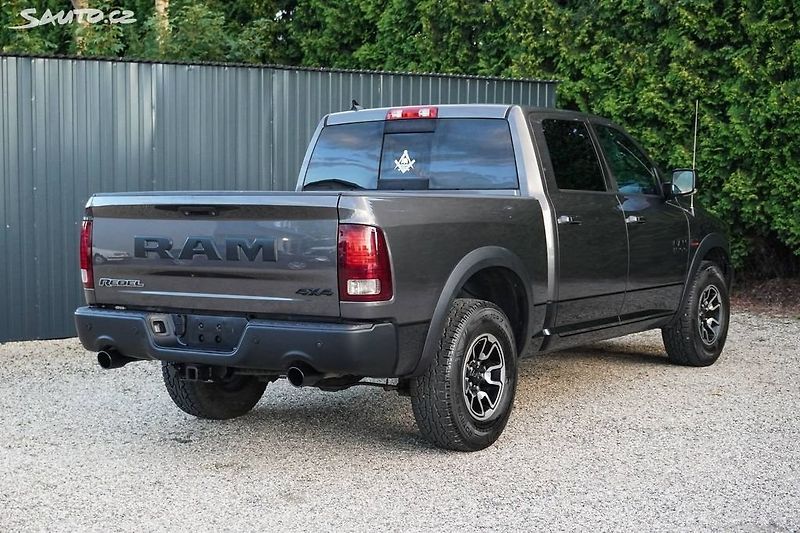 Dodge RAM (2015) 5.7 HEMI 4X4 REBEL EDITION - fotka 8 z 35