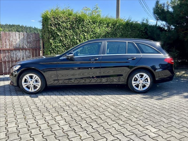 Mercedes-Benz Třídy C C 180 d - fotka 3 z 46