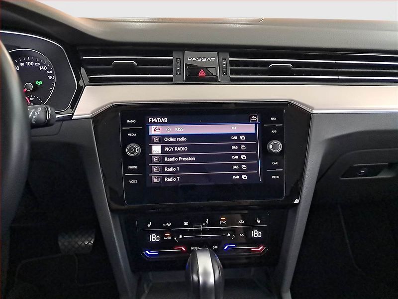 Volkswagen Passat (2021) Elegance 2.0 TDI - fotka 12 z 24