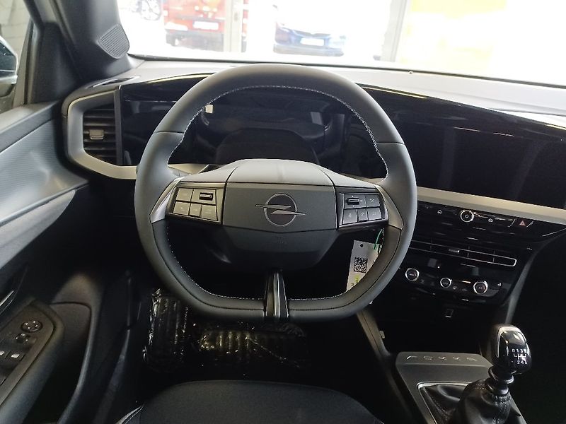 Opel Mokka (2025) HIT 1.2 TURBO (100kW/136k) MT6 - fotka 13 z 19