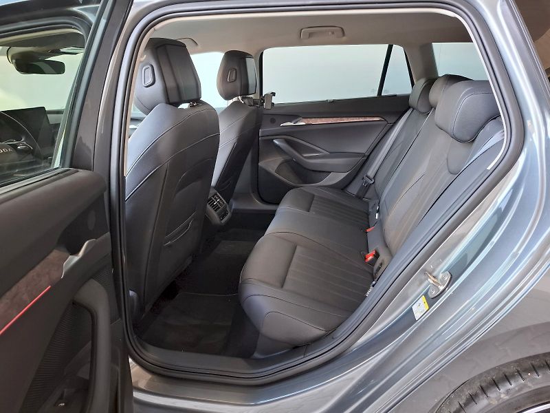 Škoda Superb (2025) COMBI L K TD 142/2.0 A7A - fotka 7 z 31