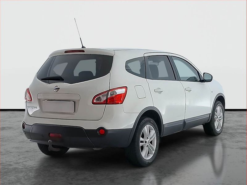 Nissan Qashqai (2012) 1.6 i, 7 míst, Tempomat - fotka 5 z 18