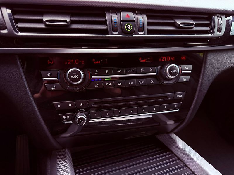 BMW X5 40d xDrive, ČR, Serviska, Vent - fotka 26 z 30