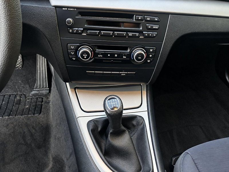 BMW Řada 1 2,0i (90kW)*DIGI KLIMA* - fotka 9 z 15