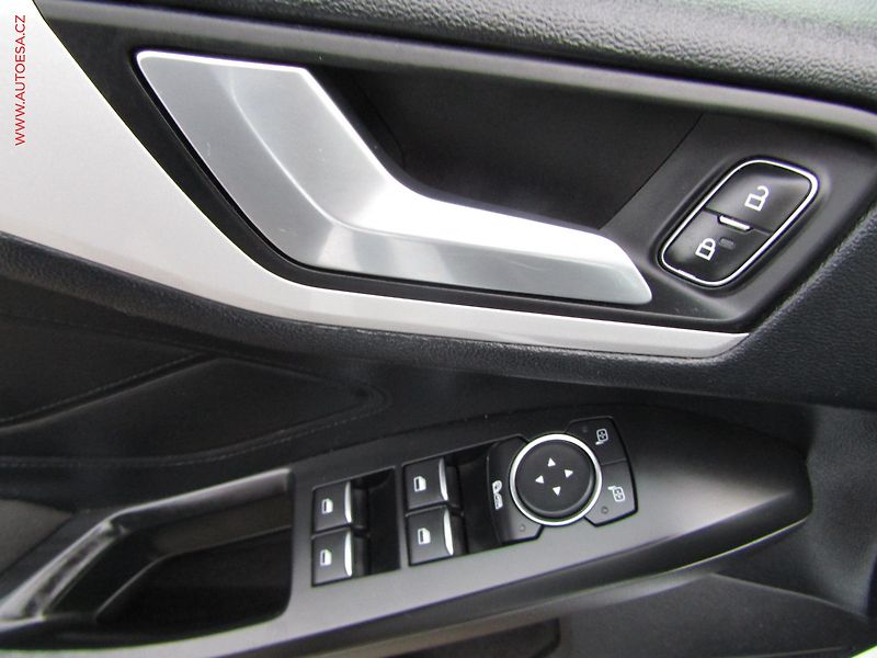 Ford Focus (2020) 1.5 TDCi, ČR, AC, park.čidla - fotka 11 z 21