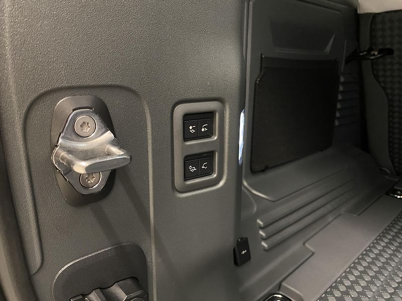 Land Rover Defender (2026) 110 P425 X-DYNAMIC HSE AWD AUT - fotka 66 z 67