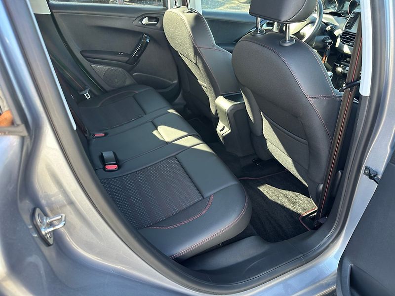 Peugeot 2008 (2016) 1.6Hdi 88kw GT-line - fotka 13 z 26