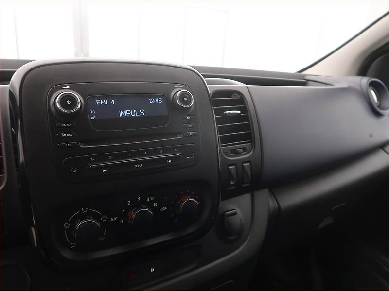 Opel Vivaro (2017) 1.6 CDTI, Bus, 8Míst, ČR, DPH - fotka 15 z 16
