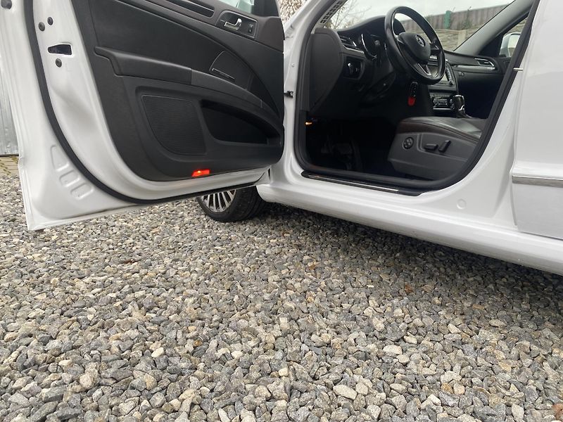 Škoda Superb 2.0TDi 4x4 170PS DSG L+K COMBI - fotka 86 z 158