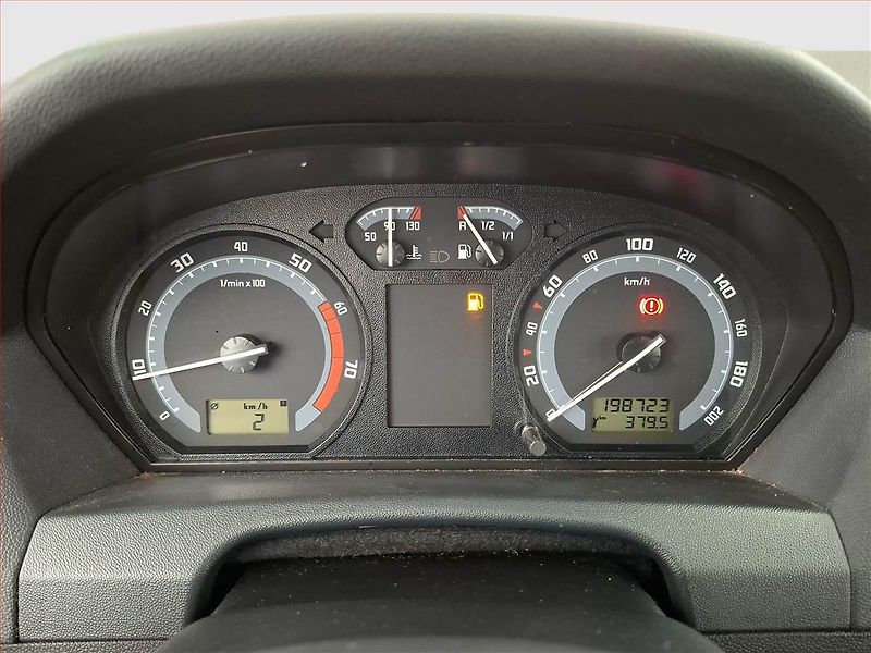 Škoda Fabia (2005) 1.4 16V, po STK, oblíbený vůz - fotka 11 z 13