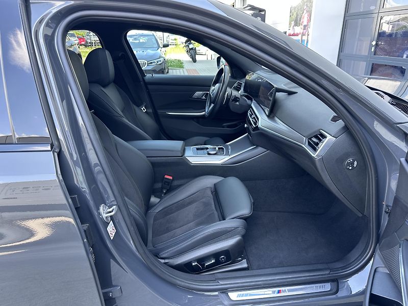 BMW Řada 3 330i M-Sport - fotka 9 z 31
