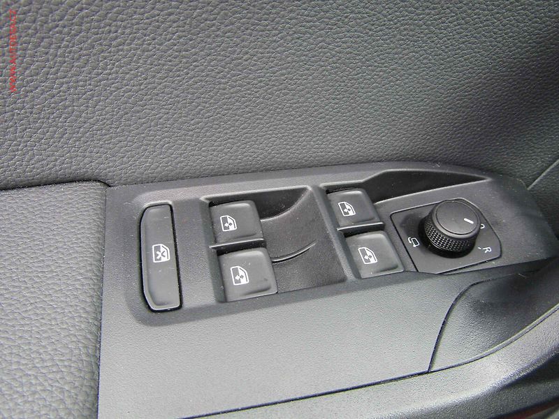 Seat Ibiza (2023) 1.5TSi, 1.maj,ČR, FR, DSG - fotka 11 z 18