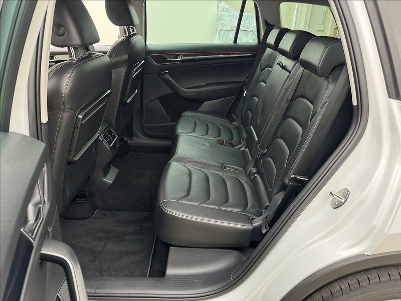 Škoda Kodiaq 2,0 DSG 4X4 CANTON ACC 360° - fotka 42 z 47