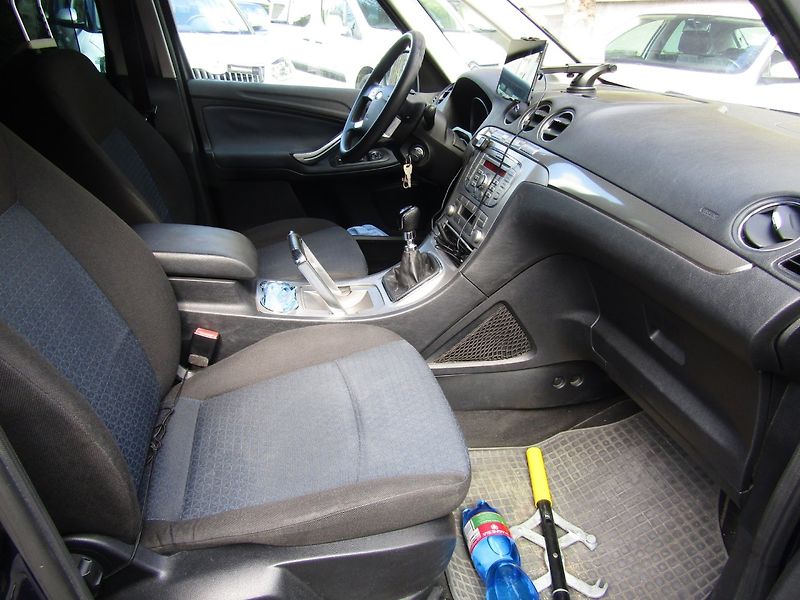 Ford Galaxy (2007) 2.0 TDCi 96kW - fotka 27 z 34