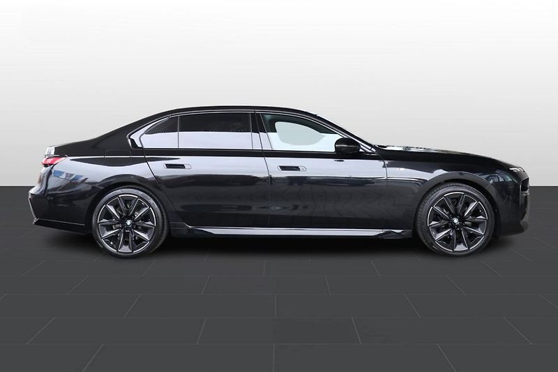 BMW Řada 7 740d xDrive Sedan - fotka 4 z 37