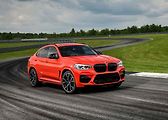 BMW X4 M. 0-100 km/h za 4,2 s. Maximální rychlost 250 km/h. Cena: 2 503 800 Kč.
