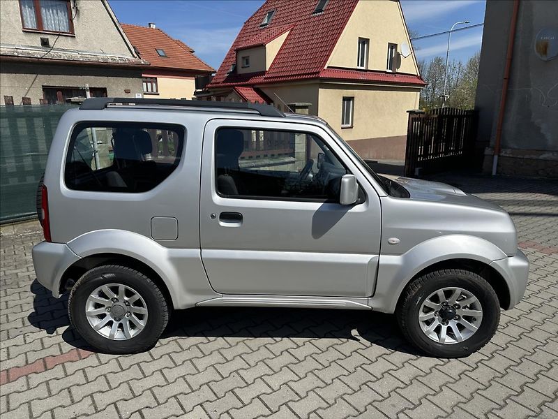 Suzuki Jimny 1,3 4x4 AUTOMAT TAŽNÉ - fotka 2 z 18